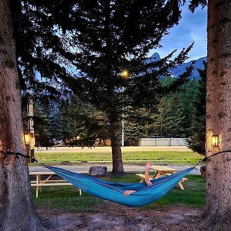 Rundle Mountain Lodge Canmore Buitenkant foto
