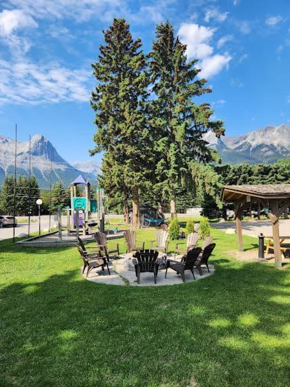 Rundle Mountain Lodge Canmore Buitenkant foto