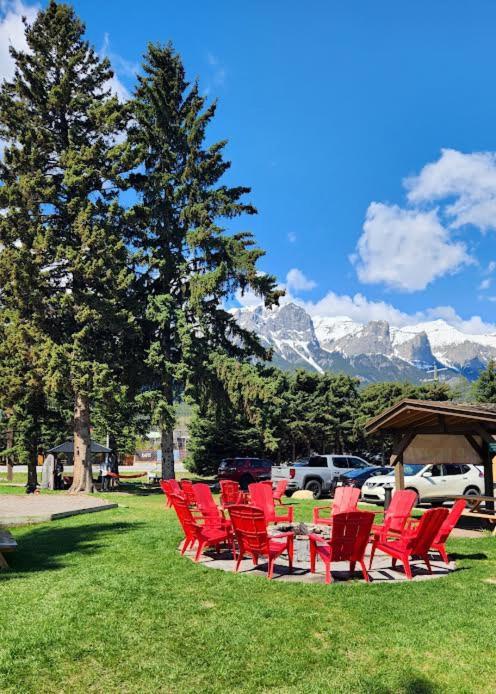 Rundle Mountain Lodge Canmore Buitenkant foto
